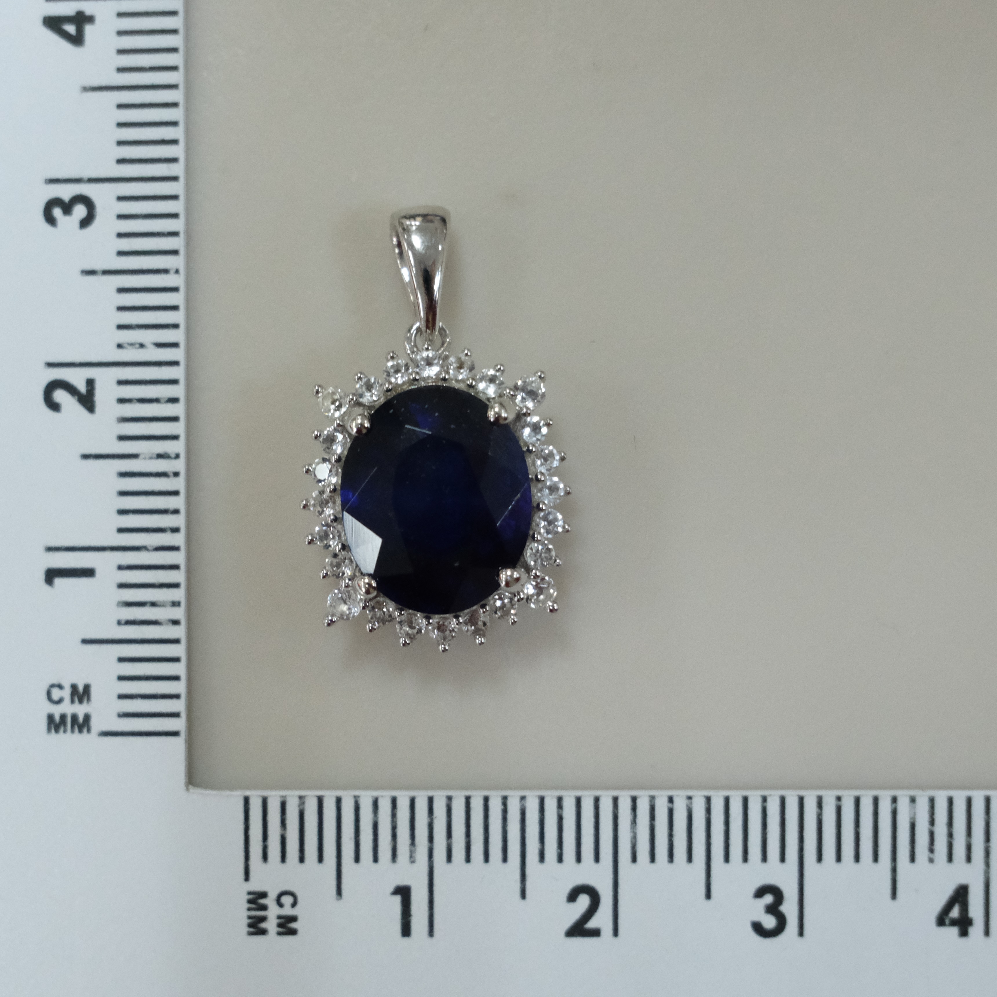 Серебряная подвеска с сапфиром